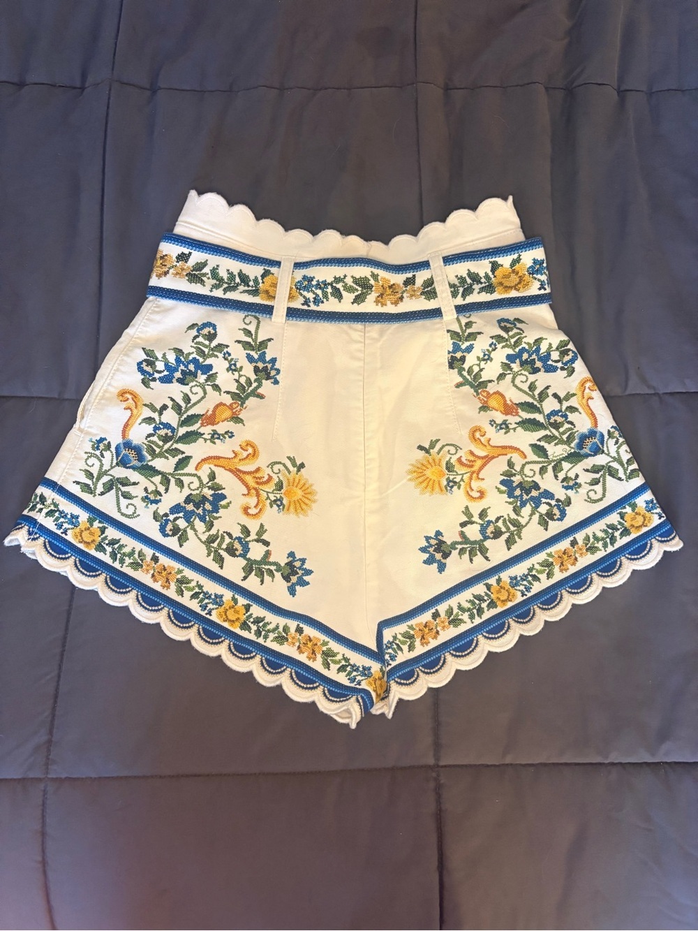 FARM Rio Off-White Emily Floral Tapestry Belted Shorts πΌπ - Picture 5 of 6